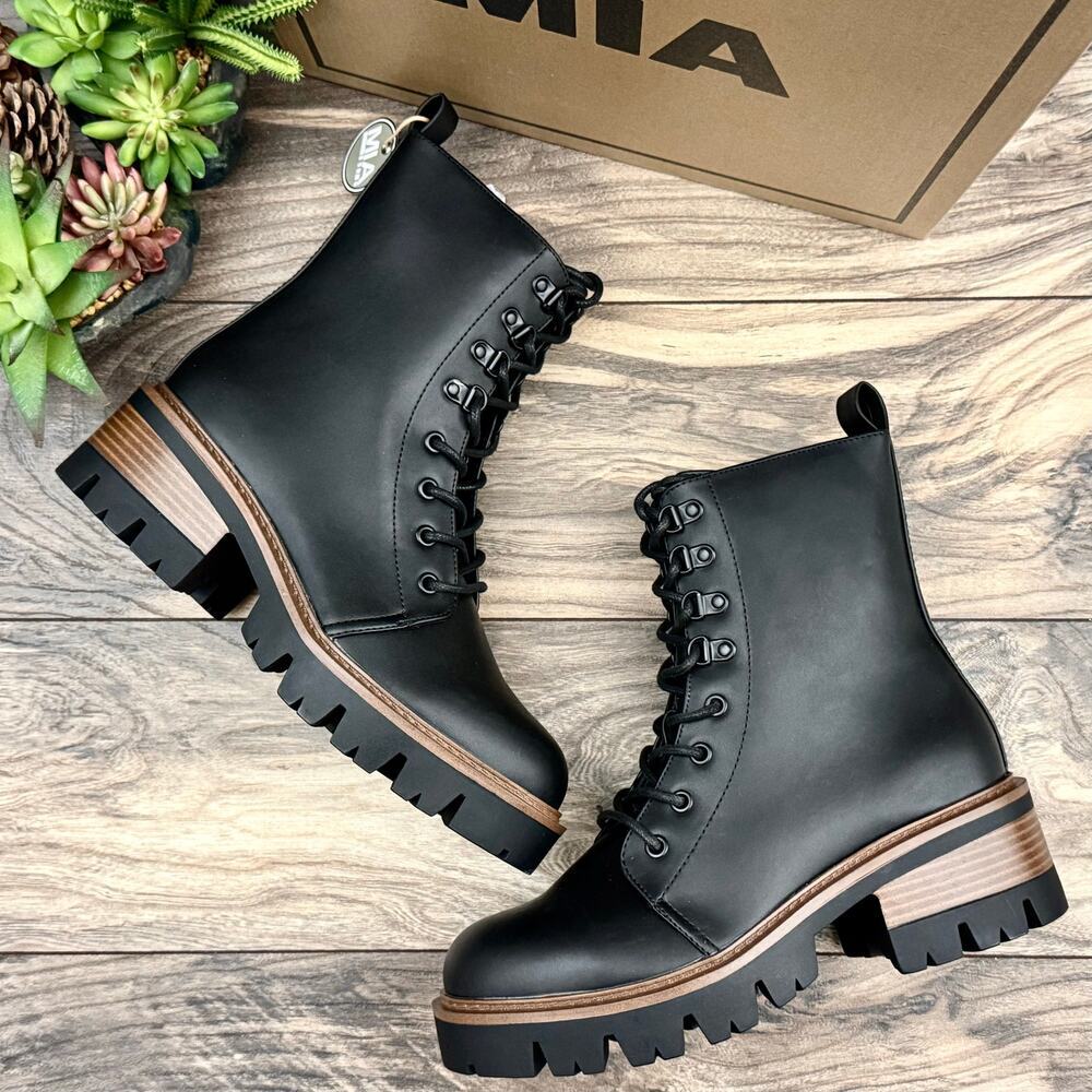 NIB Mia Isaiah 9M Combat Ankle Boots Lug Sole Black Synthetic